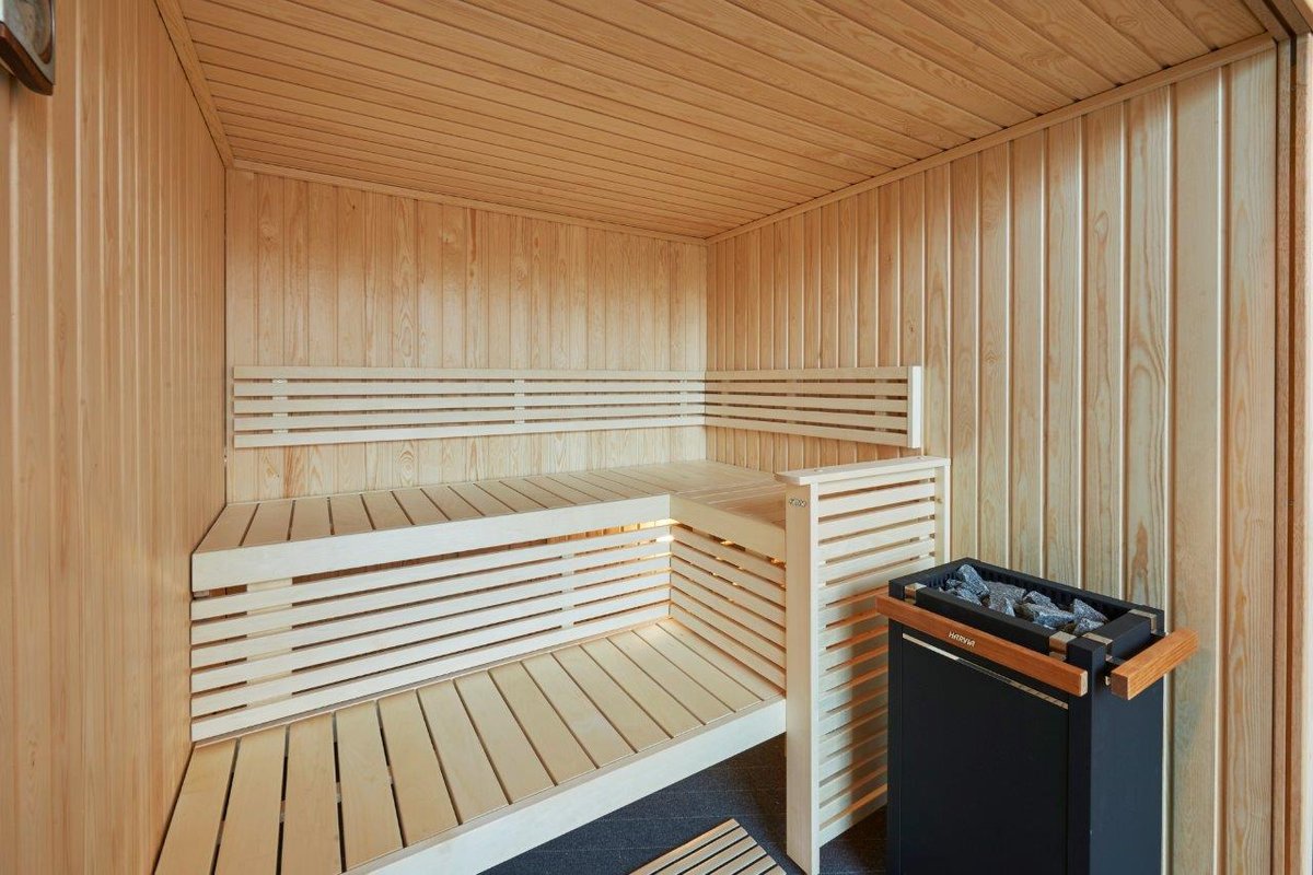 建材・サウナの北海道函館｜札幌 木質サウナ室（ベンチ＆ストーブ）